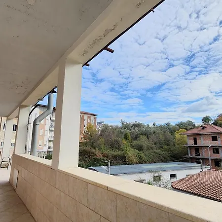 شقة Kristi's تيرانا